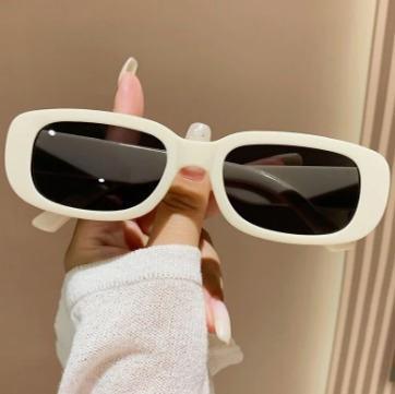Classic Retro Square Sunglasses for Men and Women - Vintage Style with Free Gift Box - Stylish and Fashionable Glasses - Image 2